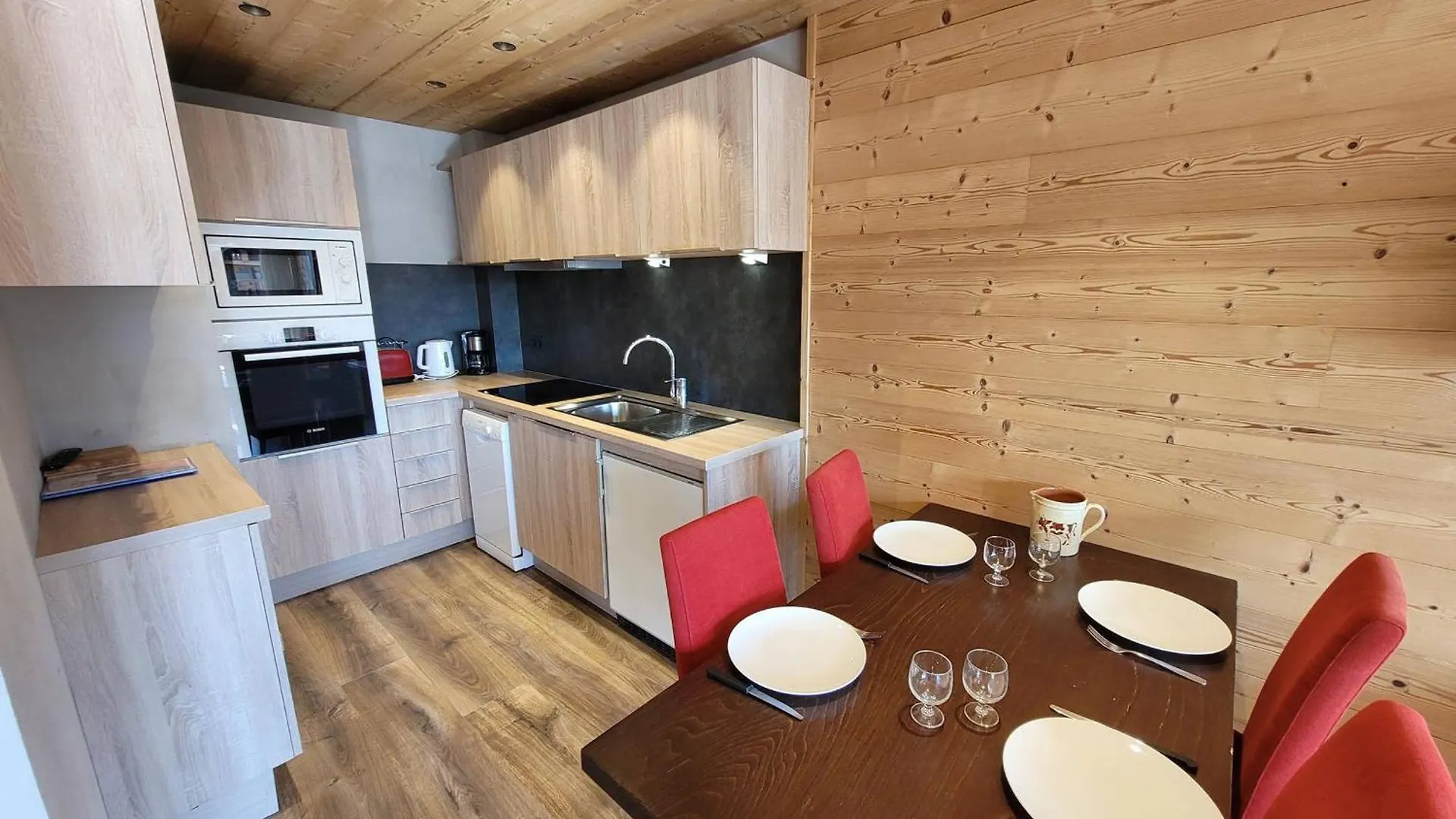 Appartement Renove 3* Au Pied Des Pistes, Balcon, Parking, Wifi, Pour 4 Personnes - Fr-1-598-133 Les Gets 0*,  Fransa